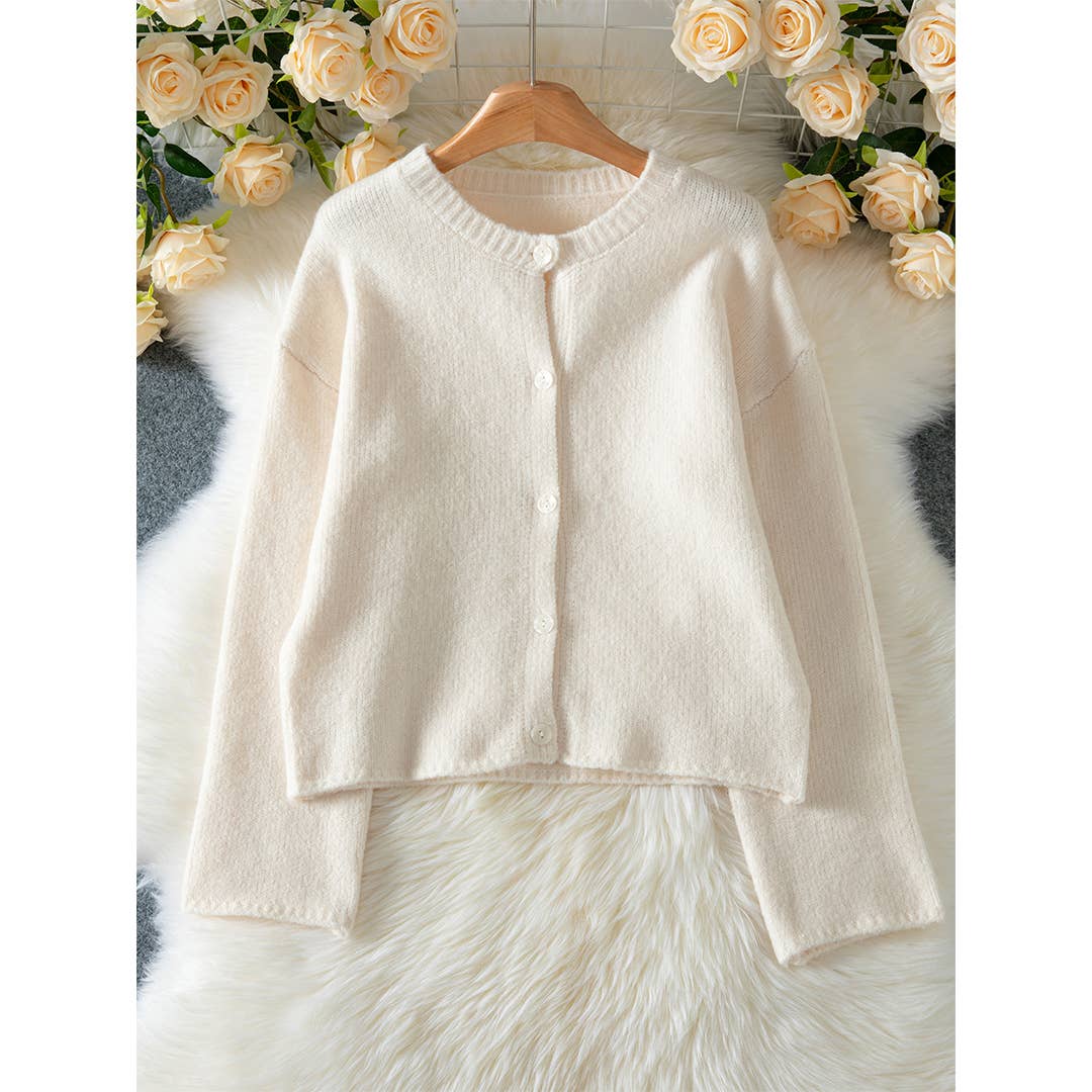 WHITE OVERSIZED SWEATER