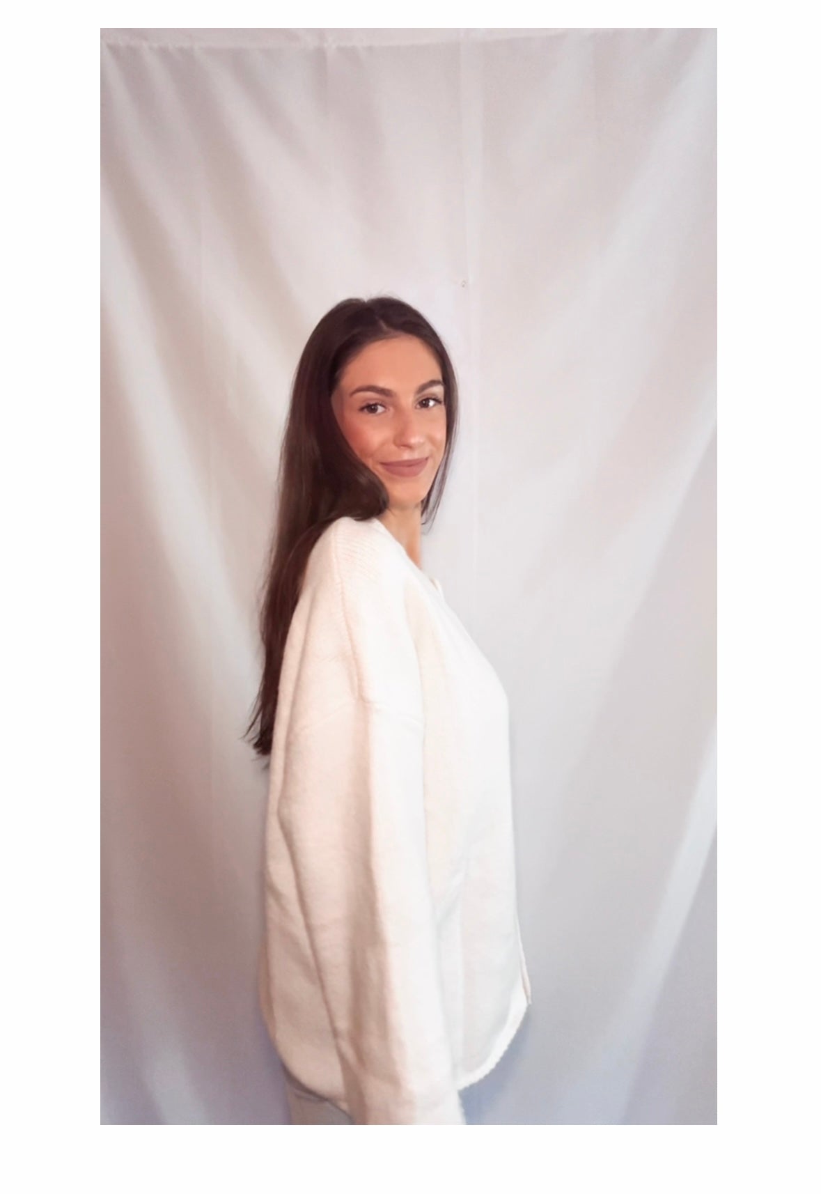 WHITE OVERSIZED SWEATER